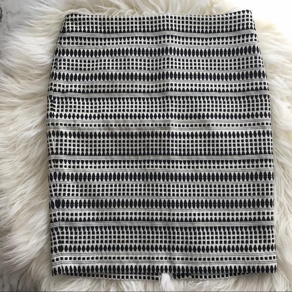 LOFT Dresses & Skirts - LOFT Black and white print pencil skirt polka dots